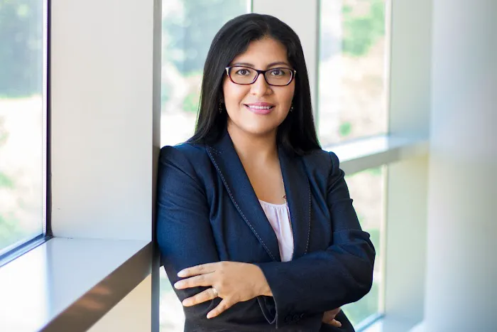 Law Office of Neda Rosales-Chavez Esq. Abogada De Inmigración 4