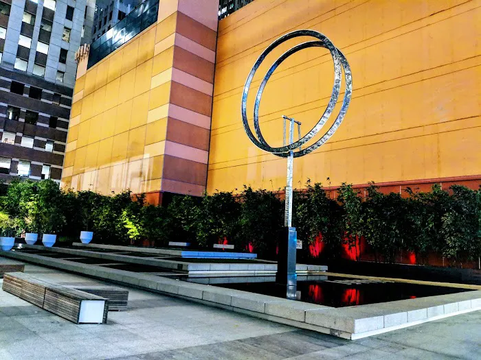 Munger, Tolles & Olson LLP 5