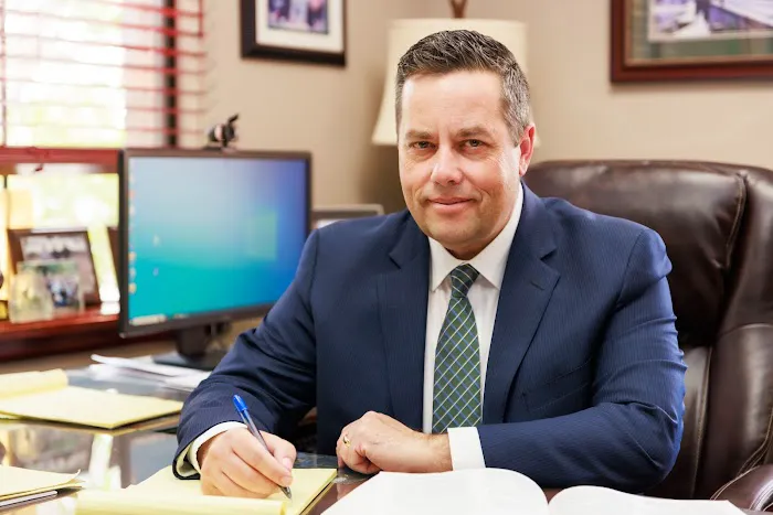Abogado De Accidentes De Auto Jared Everton, Esq. 5