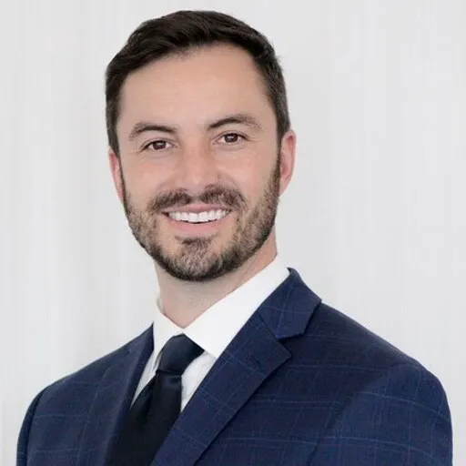Robert Hindin & Associates, APLC 5
