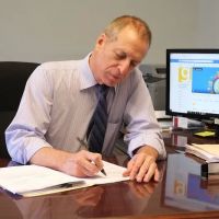 Abogado Reed (Charles Reed, Attorney) ico