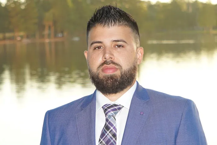 Attorney Josue Monrouzeau Abogado Josue Monrouzeau One Legal Team, PLLC. 5