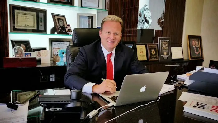 Dan Newlin Injury Attorneys 4