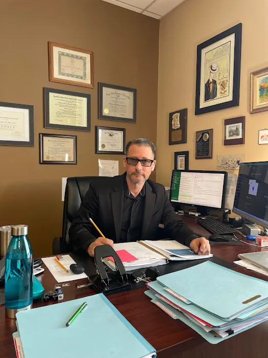 Gilbert Martinez, Abogado de Inmigración 5