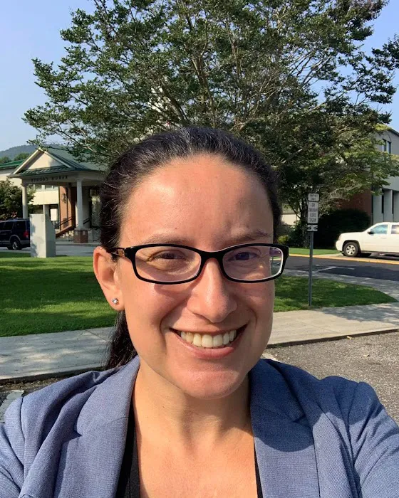 Abogada Giovanna Andrea Holden - Holden Law Firm - Gainesville 4