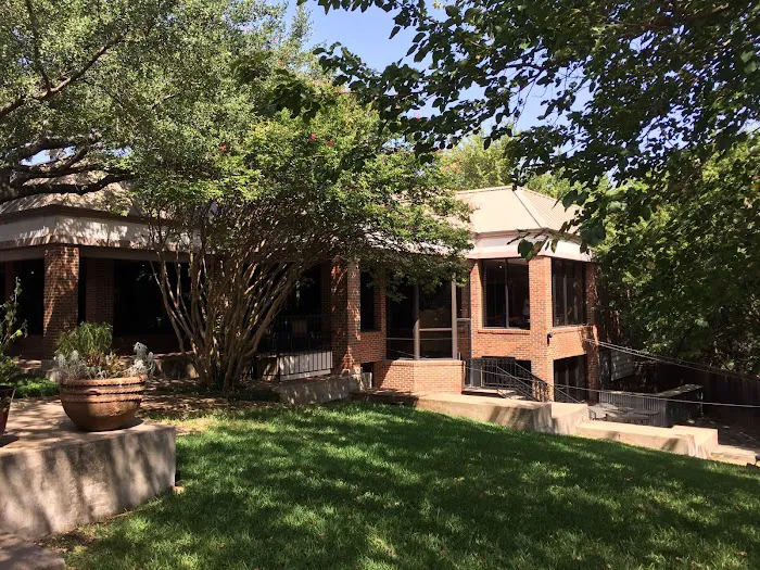 Law Office of Linda Thomson 4