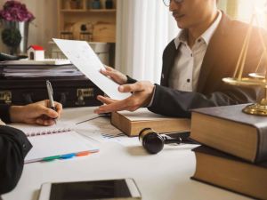 Legal Advice for Handling Small Business Contracts: Expert Tips and Strategies