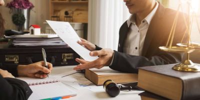 Legal Advice for Handling Small Business Contracts: Expert Tips and Strategies