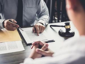 How to Find a Lawyer for Business Litigation: A Comprehensive Guide