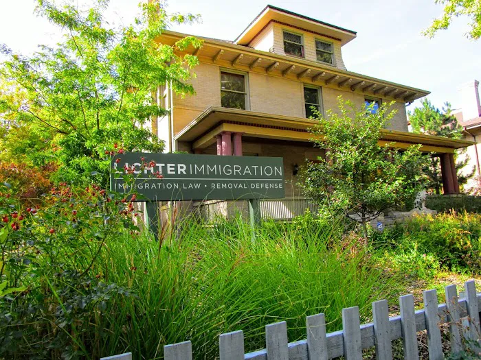Lichter Immigration 5