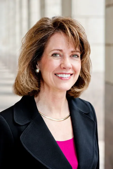 Jennifer Bisset 5