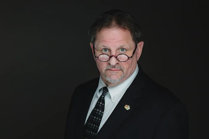 Robert Eliot Sisson P.L.L.C. Attorney at Law 5