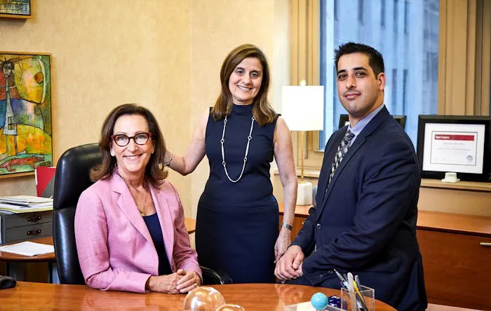 Hill & Moin LLP - Accident Attorneys 4