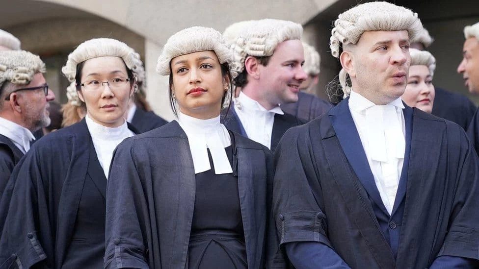 Do Lawyers in England Wear Wigs? Exploring the Tradition and Modern Practice