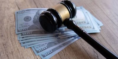 How Much Do Lawyers Earn a Week? Insights into Weekly Earnings and Career Factors