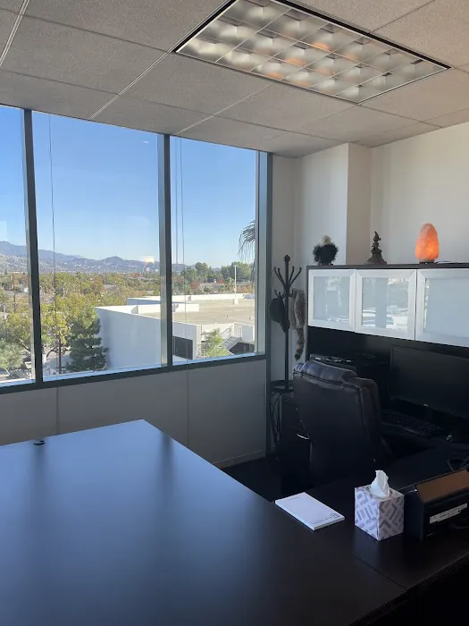 LA LAW CENTER, PC 4