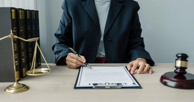 Are Lawyers Notaries? What You Need to Know About Their Roles