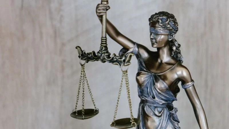 How Much Lawyers Make: Income Insights by Specialty and Region