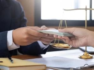 How Much Do Lawyers Make? Understanding Lawyer Salaries in 2025