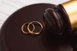 What Do Divorce Lawyers Do? A Complete Guide to Their Role and Responsibilities