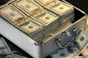 How Much Do International Lawyers Earn in Today’s Global Legal Market