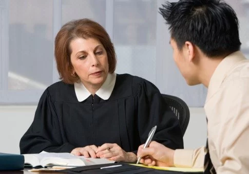 Understanding the Difference Between Law Clerks and Lawyers