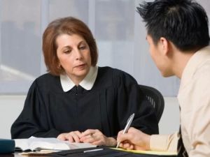 Understanding the Difference Between Law Clerks and Lawyers