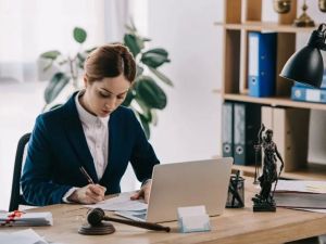 How Many Hours Do Corporate Lawyers Work? A Detailed Look at Their Work-Life Balance