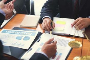 How Much Do Lawyers Earn Per Hour? Understanding Lawyer Hourly Rates