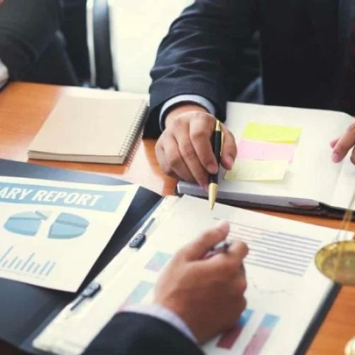 How Much Do Lawyers Earn Per Hour? Understanding Lawyer Hourly Rates