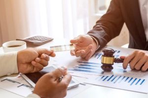 How Much Do Injury Lawyers Charge? Understanding Legal Fees