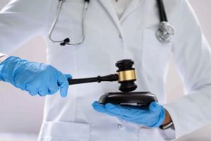 How Much Do Malpractice Lawyers Make in the United States