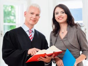 The Role of a Paralegal vs. a Lawyer