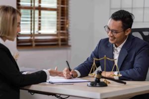 Do Lawyers Have Malpractice Insurance? Why It’s Crucial for Legal Protection