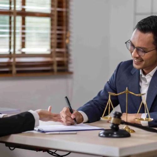 Do Lawyers Have Malpractice Insurance? Why It’s Crucial for Legal Protection