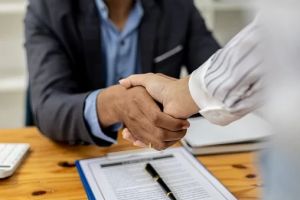 What Percentage Does a Lawyer Get from a Settlement?