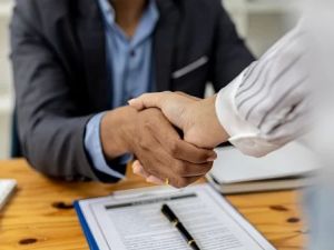 What Percentage Does a Lawyer Get from a Settlement?