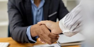 What Percentage Does a Lawyer Get from a Settlement?