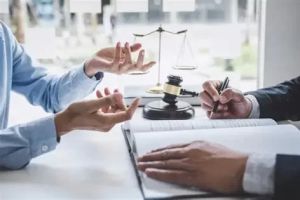 How Much Do ACLU Lawyers Make? Salary and Career Insights