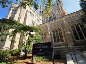 What is the Best College for Lawyers | Top Law Schools