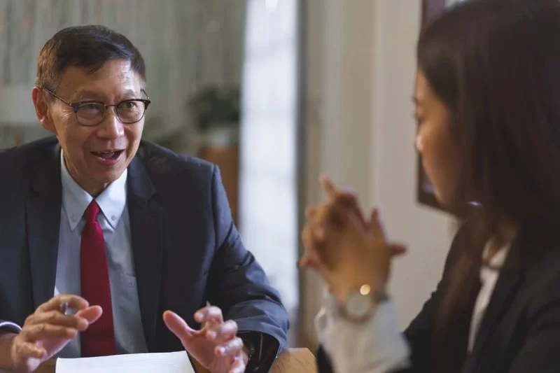 The Role of a Paralegal vs. a Lawyer: Understanding the Differences in Legal Roles